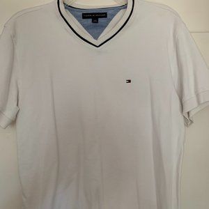 Tommy Hilfiger (L) White vneck sweater